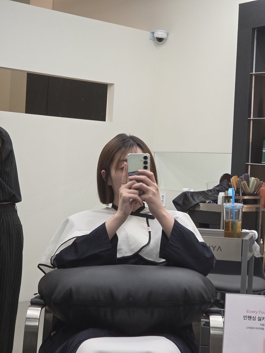 reri_frame's tweet photo. 머리 잘랐어용 https://t.co/ME7YA7QBoR