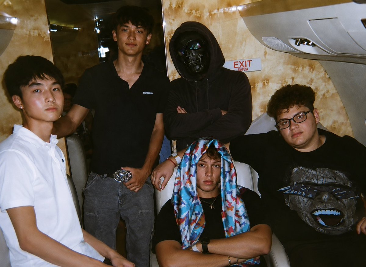 BlvckAlienn's tweet photo. You guys forgot about me real quick hu @orangie @kimchi1x @brezscales https://t.co/D283GVY4ur