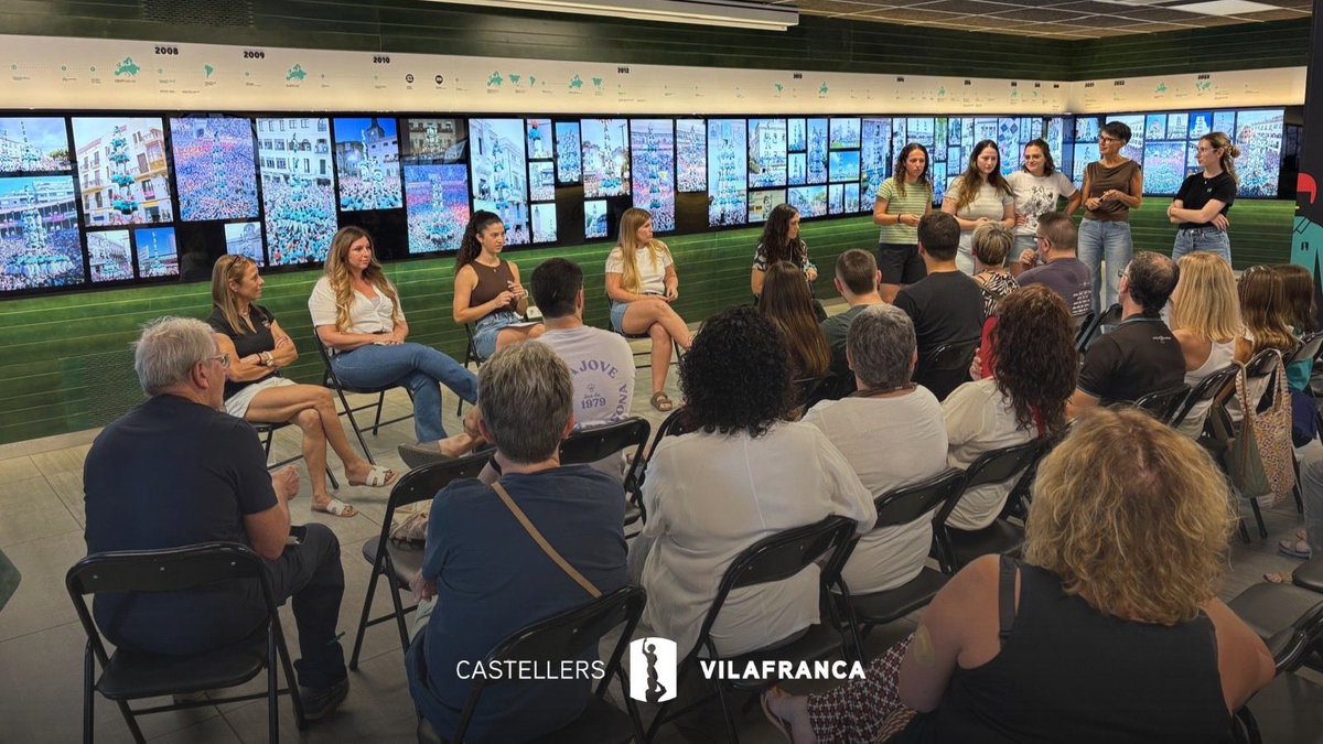 Verds's tweet photo. 🟢 Ahir vam compartir una estona de conversa i reflexió sobre el lideratge en femení dins del món casteller. 

Gràcies a la Maria Alvarado, Helena Llagostera, Yasmina Armesto i Lu Quintero per compartir experiències i punts de vista.

Una trobada per escoltar, aprendre i continuar obrint camí. 💚

#castells
#castellers