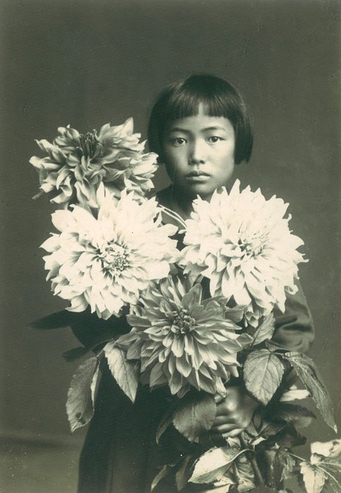 WomenReadWomen's tweet photo. “I think I will be able to, in the end, rise above the clouds and climb the stairs to Heaven, and I will look down on my beautiful life.”

— Yayoi Kusama https://t.co/P8ieDHSTPI