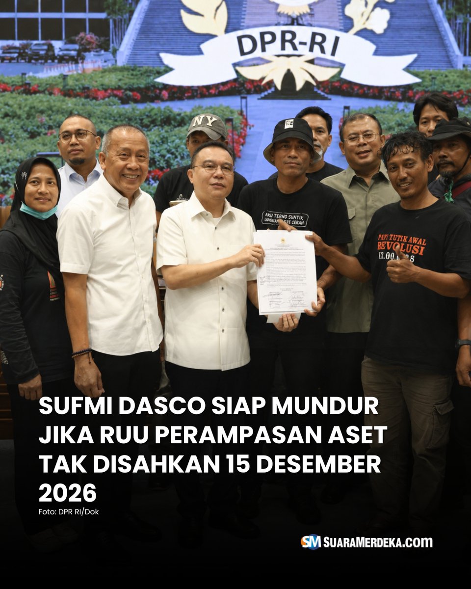 suaramerdeka's tweet photo. Aktivis AMPB, Supriyono alias Botok meminta agar pimpinan DPR RI mundur dari jabatannya jika pengesahan Rancangan Undang-undang atau RUU Perampasan Aset molor dari kesepakatan yaitu paling lambat 15 Desember 2026.
#suaramerdeka #sufmidasco #ruuperampasanaset #dprri #mundur https://t.co/qvNc6QL3It