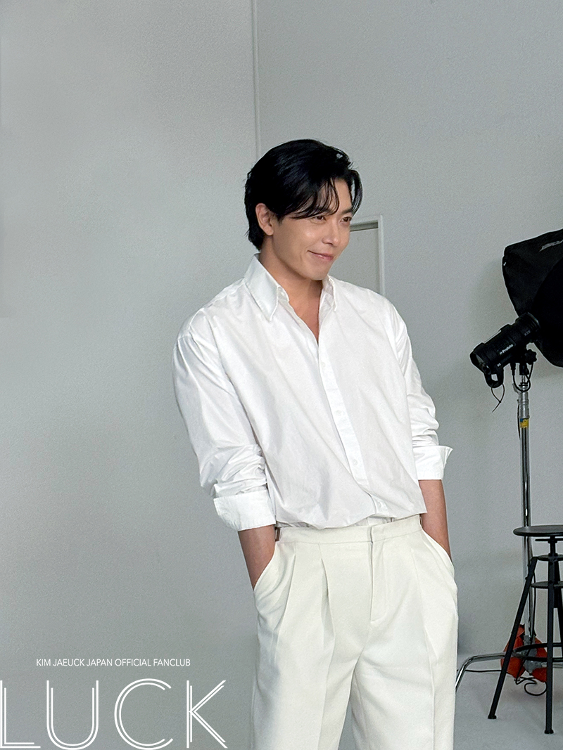 kimjaeuck_japan's tweet photo. 『WINBACK』撮影ビハインドのジェウクさんの写真が届きました📸✨

ファンクラブサイトログイン後、是非ご覧ください💫

🔗https://t.co/FyOOJZXsQF

#キムジェウク #김재욱 #LUCK #WINBACK https://t.co/AT96VGlwah
