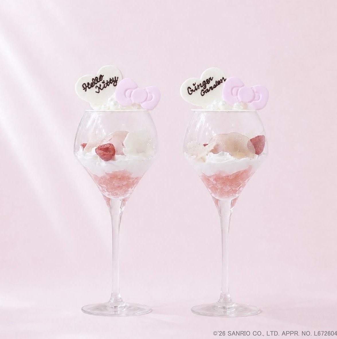 sanrio_fan_jp's tweet photo. ＼Hello Kitty Pink Fur Afternoon Tea 開催🎀／

Ginger Garden AOYAMAにてハローキティとのコラボアフタヌーンティーが開催決定！

キティちゃんスイーツをはじめ、お名前入りリボンパフェやランダムクッキー付きドリンクなど特別なメニューが楽しめます♡

🗓開催期間
2026/9/28(月)〜11/27(金)

⏰予約開始（完全予約制）
第1弾：8/23(日) 18:00〜（9/28〜10/28来店分）
第2弾：9/28(月) 18:00〜（10/29〜11/27来店分）

📍住所：東京都港区南青山5-10-8 アナーブル1F（表参道駅B1出口徒歩3分）

#ハローキティ #アフタヌーンティー #GingerGardenAOYAMA #サンリオ