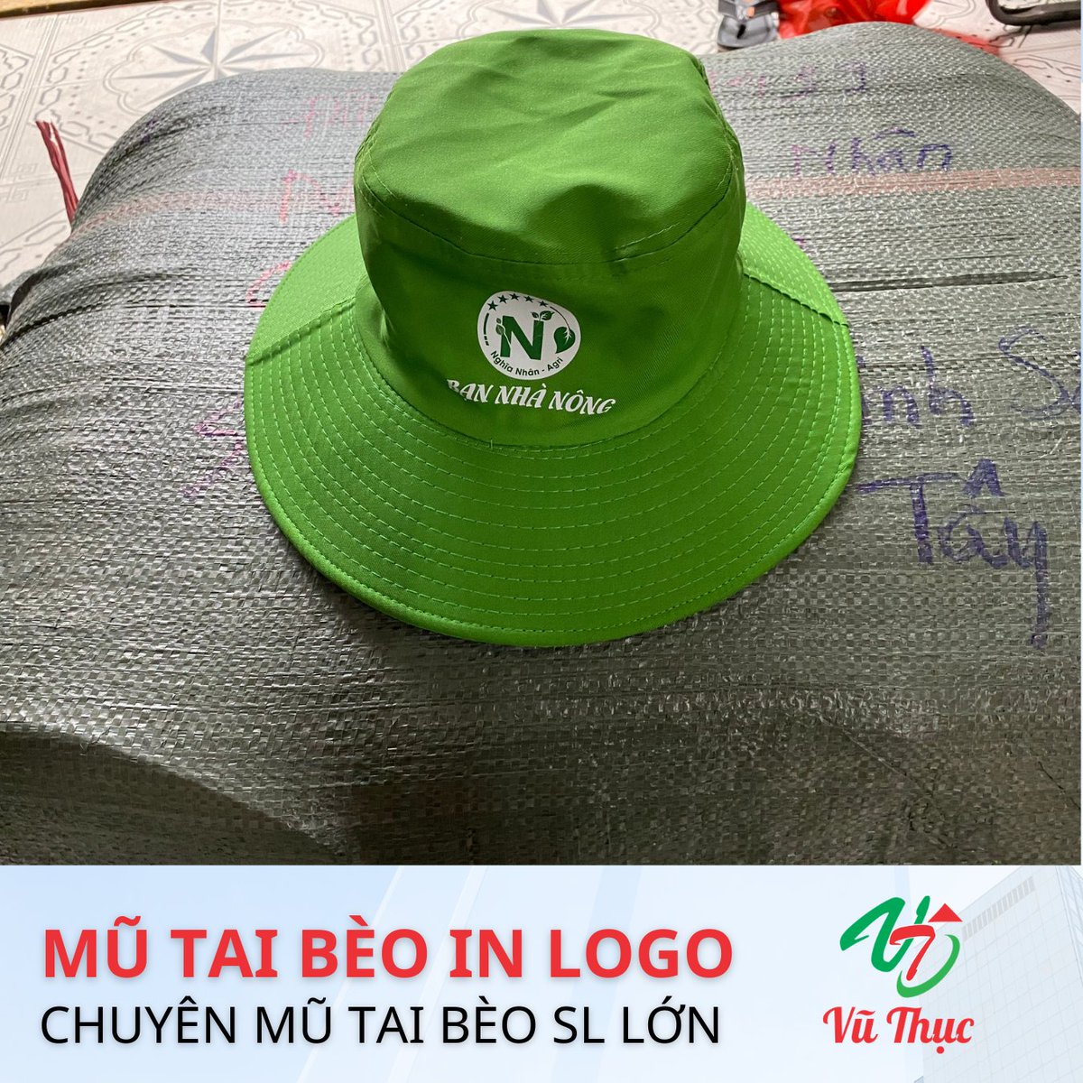lyvinhduc1994's tweet photo. Xưởng May Vũ Thục:
Chuyên may sỉ mũ nón quảng cáo số lượng từ 500 - 1000 chiếc
- May in nón tai bèo
- Mũ lưỡi trai sự kiện
GIÁ RẺ - ĐÁP ỨNG NHANH TIẾN ĐỘ
- - - Luôn cam kết với khách hàng - - -
🥇Thiết kế sáng tạo
🥇Tư vấn miễn phí
🥇In ấn đúng chất lượng
🥇Giao hàng đúng tiến độ
🥇Dịch vụ trọn gói uy tín
Chuyên hàng công ty & doanh nghiệp
Xưởng May Nón Vũ Thục
* Nón tai bèo * Mũ lưỡi trai
(in logo, thông tin, thông điệp quảng cáo)
Hóa đơn đầy đủ.
Đ/c: 134/143/7 Dương Thị Mười thuộc Khu phố 1A, Phường Tân Thới Hiệp, Quận 12, Thành phố Hồ Chí Minh.
Zalo/hotline: 0969.919.439
----
武熟服装工厂：
专营促销帽类的批量生产，其订单数量为 500–1,000 顶
- 生产与印花渔夫帽
- 活动棒��帽
价格优惠 – 迅速尽快
- - - 我们的承诺 - - -
🥇创意设计
🥇免费咨询
🥇优质印花
🥇按时交货
🥇可靠的一站式服务
专接公司和企业的订单
武熟帽类加工工厂
* 渔夫帽 * 棒球帽
（提供 Logo、信息及促销标语印花服务）
开具正式发票
地址：胡志明市第12郡新泰协坊第1A街道杨氏十 134/143/7号
Zalo/热线电话：0969.919.439
#mũtaibèoinlogo #mutaibeoinlogo #nóntaibèoinlogo #nontaibeoinlogo #mutaibeoinlogotphcm #mũtaibèoinlogotphcm #nóntaibèoinlogotphcm #mutaibeo #nontaibeo #mũtaibèo #nóntaibèo #sảnxuấtmũtaibèoinlogo #sanxuatmutaibeoinlogo #xuongmaynontaibeo #xuongmaymutaibeoinlogo #xưởngmaymũtaibèoinlogo