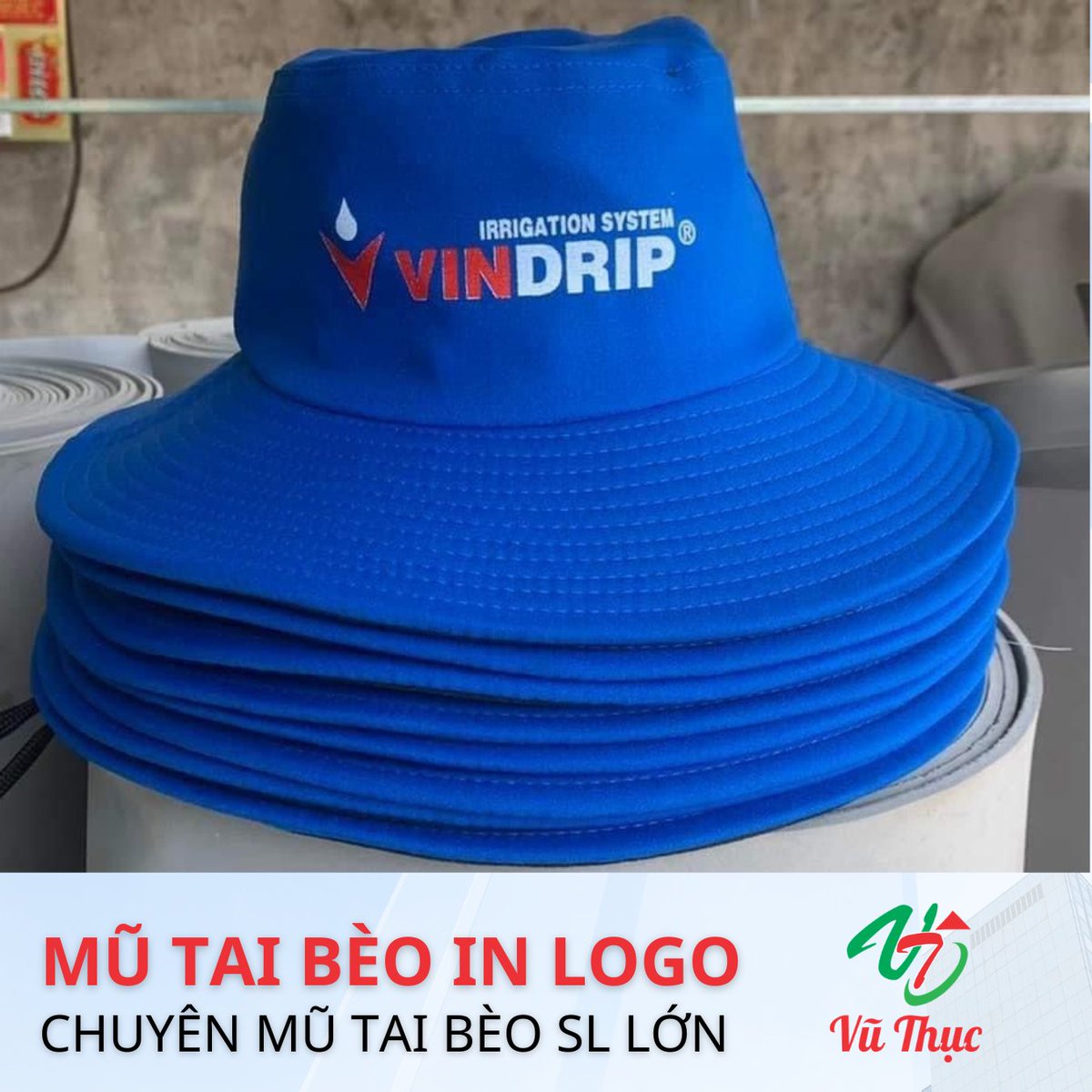 lyvinhduc1994's tweet photo. Xưởng May Vũ Thục:
Chuyên may sỉ mũ nón quảng cáo số lượng từ 500 - 1000 chiếc
- May in nón tai bèo
- Mũ lưỡi trai sự kiện
GIÁ RẺ - ĐÁP ỨNG NHANH TIẾN ĐỘ
- - - Luôn cam kết với khách hàng - - -
🥇Thiết kế sáng tạo
🥇Tư vấn miễn phí
🥇In ấn đúng chất lượng
🥇Giao hàng đúng tiến độ
🥇Dịch vụ trọn gói uy tín
Chuyên hàng công ty & doanh nghiệp
Xưởng May Nón Vũ Thục
* Nón tai bèo * Mũ lưỡi trai
(in logo, thông tin, thông điệp quảng cáo)
Hóa đơn đầy đủ.
Đ/c: 134/143/7 Dương Thị Mười thuộc Khu phố 1A, Phường Tân Thới Hiệp, Quận 12, Thành phố Hồ Chí Minh.
Zalo/hotline: 0969.919.439
----
武熟服装工厂：
专营促销帽类的批量生产，其订单数量为 500–1,000 顶
- 生产与印花渔夫帽
- 活动棒��帽
价格优惠 – 迅速尽快
- - - 我们的承诺 - - -
🥇创意设计
🥇免费咨询
🥇优质印花
🥇按时交货
🥇可靠的一站式服务
专接公司和企业的订单
武熟帽类加工工厂
* 渔夫帽 * 棒球帽
（提供 Logo、信息及促销标语印花服务）
开具正式发票
地址：胡志明市第12郡新泰协坊第1A街道杨氏十 134/143/7号
Zalo/热线电话：0969.919.439
#mũtaibèoinlogo #mutaibeoinlogo #nóntaibèoinlogo #nontaibeoinlogo #mutaibeoinlogotphcm #mũtaibèoinlogotphcm #nóntaibèoinlogotphcm #mutaibeo #nontaibeo #mũtaibèo #nóntaibèo #sảnxuấtmũtaibèoinlogo #sanxuatmutaibeoinlogo #xuongmaynontaibeo #xuongmaymutaibeoinlogo #xưởngmaymũtaibèoinlogo
