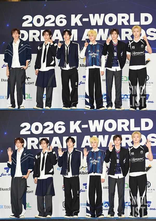 slist2015's tweet photo. [포토] 라이즈 '브리즈 향해 달콤한 포즈'

#라이즈 #RIIZE  
@RIIZE_official
#쇼타로 #은석 #성찬 #원빈 #소희 #앤톤 
#2026케이월드드림어워즈
#K_WORLD_DREAM_AWARDS 
#케이월드드림어워즈
⬇️관련기사⬇️
https://t.co/rDiteXbtLF https://t.co/3zOogOVP3z
