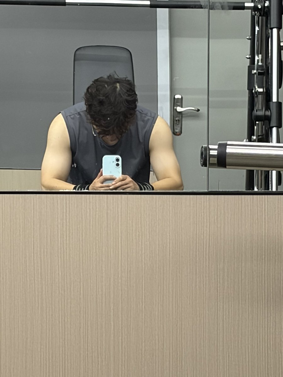 gubpb's tweet photo. 好无聊啊 有人滴滴聊天吗 https://t.co/LEhnl12lBa