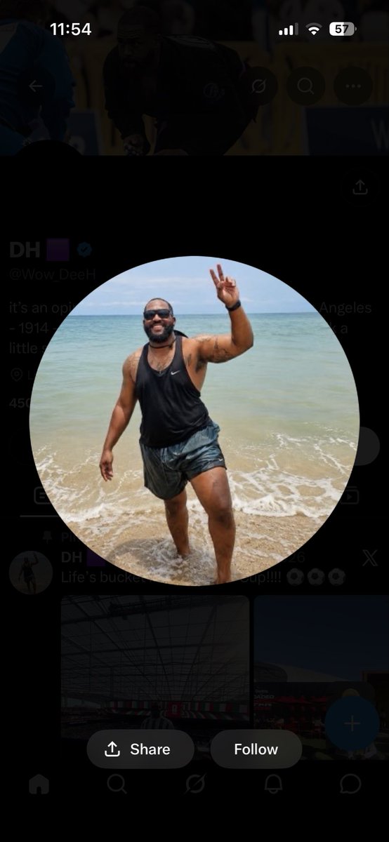 magazinepluto's tweet photo. @Wow_DeeH @BardisMedia Body big not even sea water can get rid of that stank of yours big back https://t.co/romktorSeI