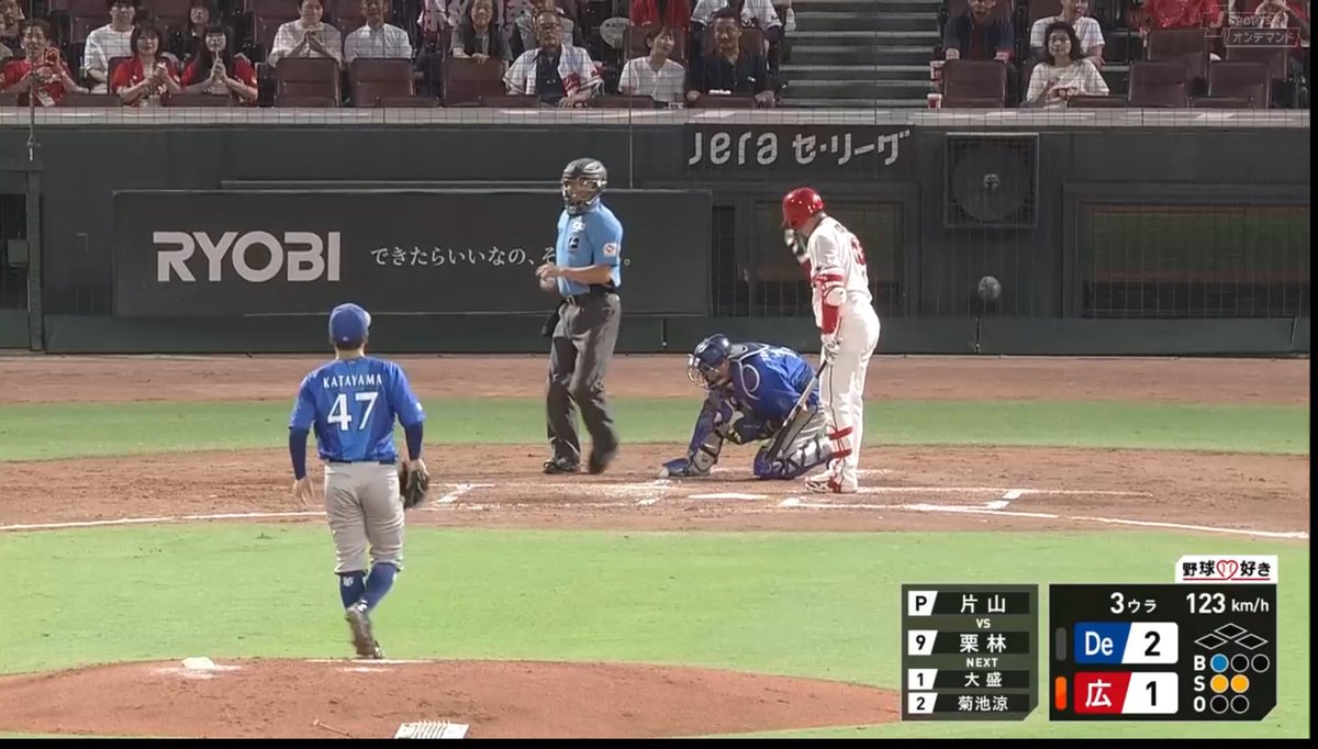 Sasuncarp2's tweet photo. ファールが当たったキャッチャーにすらメットを脱いで頭を下げる栗林
あまりにもいいやつすぎる
#カープ #栗林良吏 https://t.co/o4P7xqvcTQ