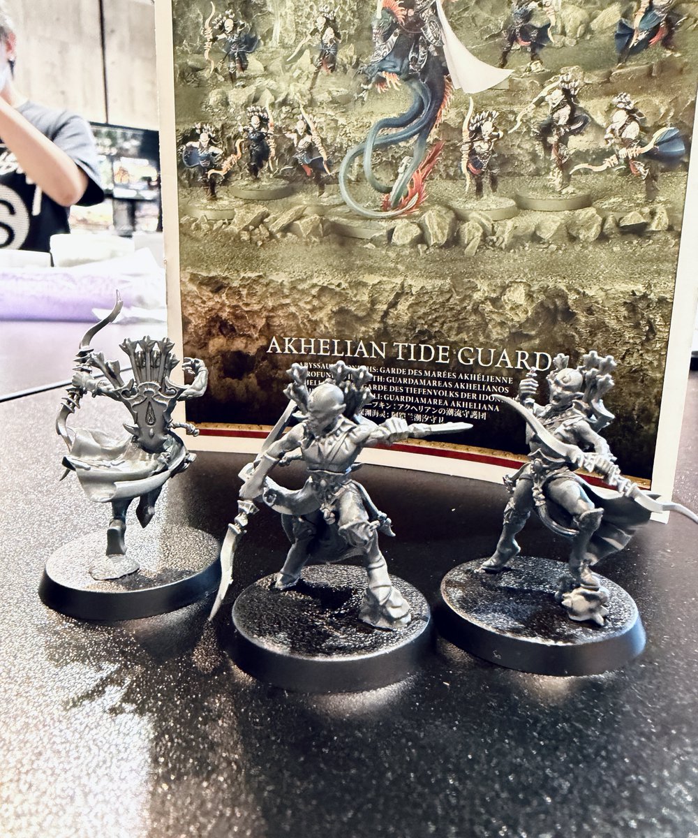 WarhammerOKNWTo's tweet photo. 新店長の初ミニチュア組み立て！🦾

早速、パーツを適当に切り出して該当パーツがわからなくなるという初心者あるあるトラップにかかってしまいましたが、皆さんに助けてもらいながらなんとか３体組み終わりました。🥺🙏

細かくて大変ですが、達成感がすごいです。
#WHS沖縄豊岡店長成長記録 https://t.co/SSTW6jjB2c