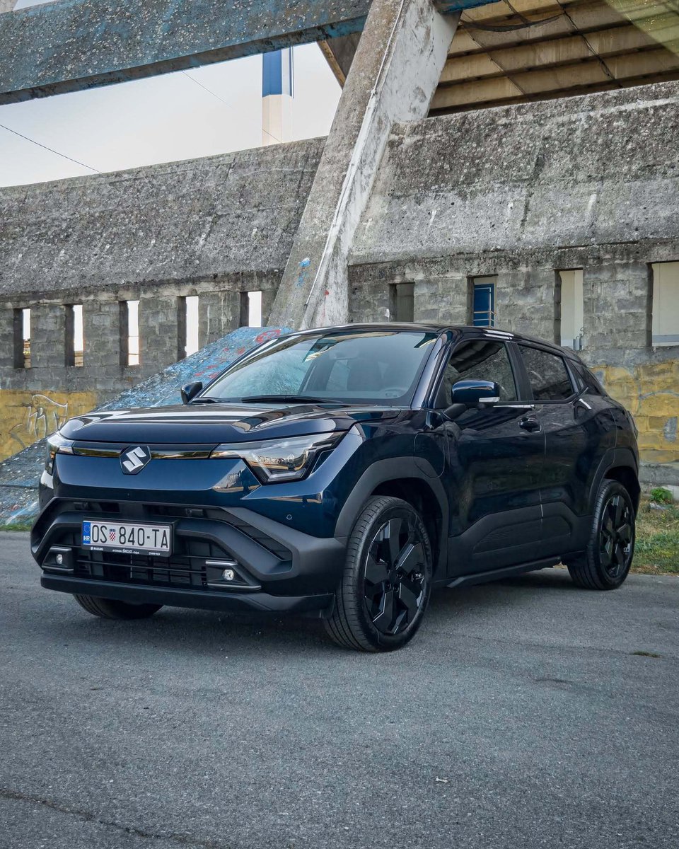AutomobiliSkojo's tweet photo. Upoznajte novu Suzuki eVitaru.
Prvi potpuno električni Suzuki predstavlja važan iskorak u električnu mobilnost.
Moderan vanjski izgled, karakteristična LED svjetla i potpuno redizajnirana unutrašnjost daju eVitari vlastiti identitet. https://t.co/grSfrhUsiC