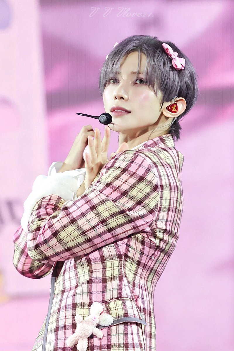 yeosangtic's tweet photo. yeosang’s best hair color is always the next one https://t.co/SC9kvbaLCl