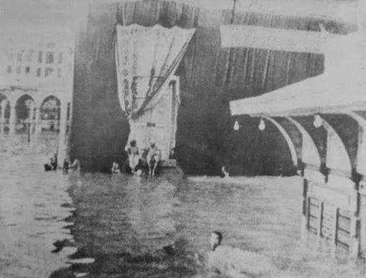 MartinJRRZ's tweet photo. @SinanAkyuz73 Çok haklısınız Sinan bey. 1941'de Kabe'yi sel bastığında da Allah umursamaz davranmıştı. Tanrılar niyese böyle zamanlarda pek müdahale etmiyorlar... https://t.co/pSIcw4baCg