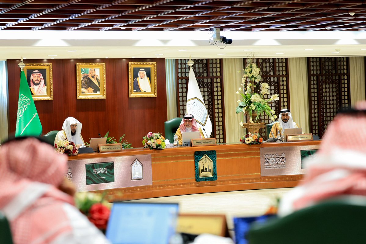 IMSIU_edu_sa's tweet photo. مجلس #جامعة_الإمام يوافق اليوم الخميس 27/ 8/ 2026 على استحداث برنامج ماجستير الهندسة الكهربائية، وماجستير الهندسة الميكانيكية، وماجستير تحليل السلوك التطبيقي، واستحداث دبلوم اللغة العربية للناطقين بغيرها. https://t.co/B9liRfWidG