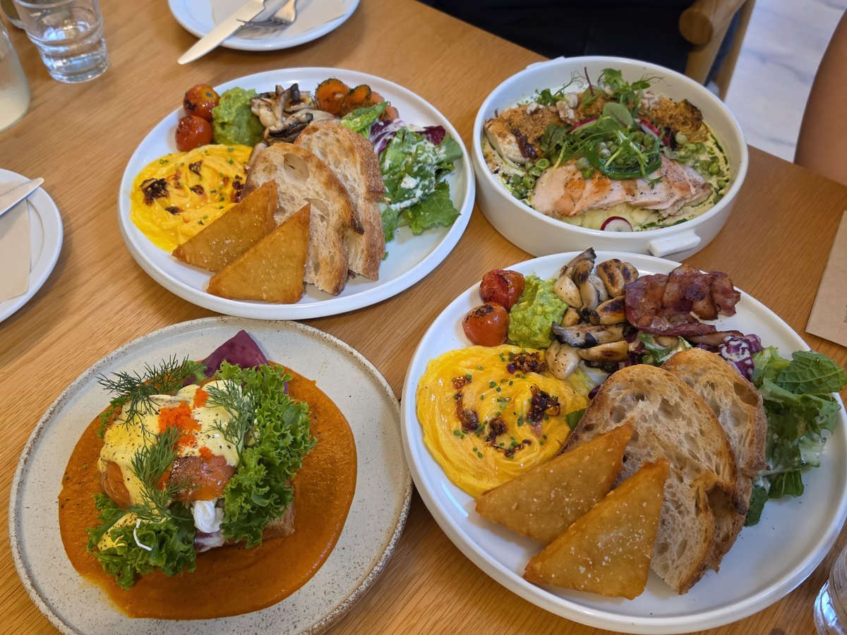DRB_eating's tweet photo. 📍합정역, 클로벨리

비건 메뉴가 있어요! 소스가 넘 맛있어서 싹싹 긁어 먹었음. 커피도 괜찮았습니다. 가게에서 식사부터 커피, 디저트까지 해결되어서 굿. 가게도 널찍하고 테이블 간격이 좋았네요. https://t.co/J1i0PtgdDc