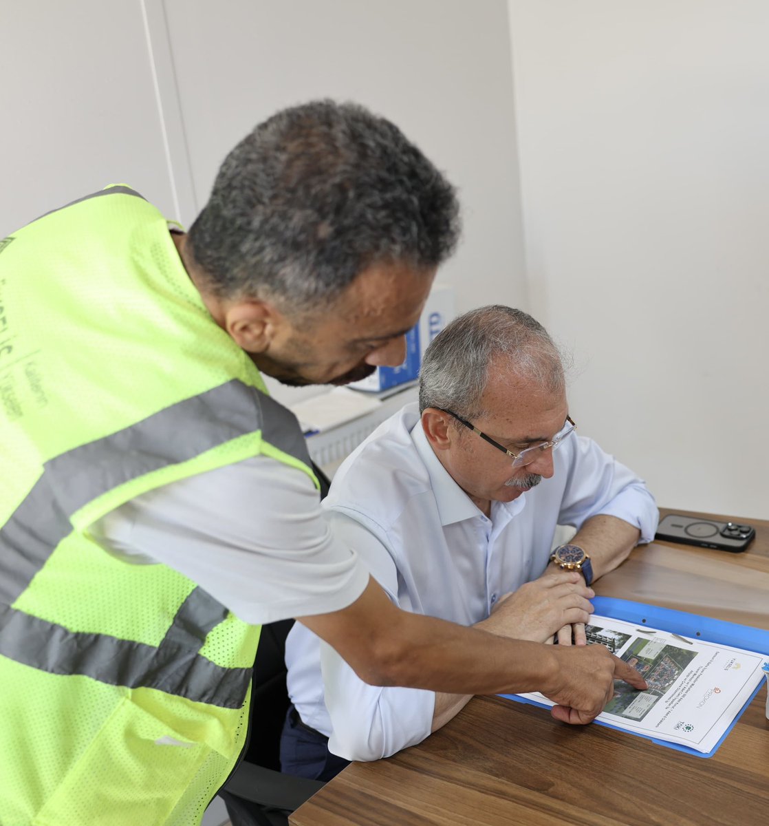 AvOrhanKIRCALI's tweet photo. 📍#Bafra / Yakıntaş Mahallesi
“Hemşehrilerimizi güvenli, modern ve konforlu yuvalarla buluşturuyoruz.” 🏘️
Yapımı tamamlanma aşamasına gelen TOKİ konutlarındaki çalışmaları yerinde inceleyerek gelinen son durum hakkında bilgi aldık. https://t.co/cJDCawAZev