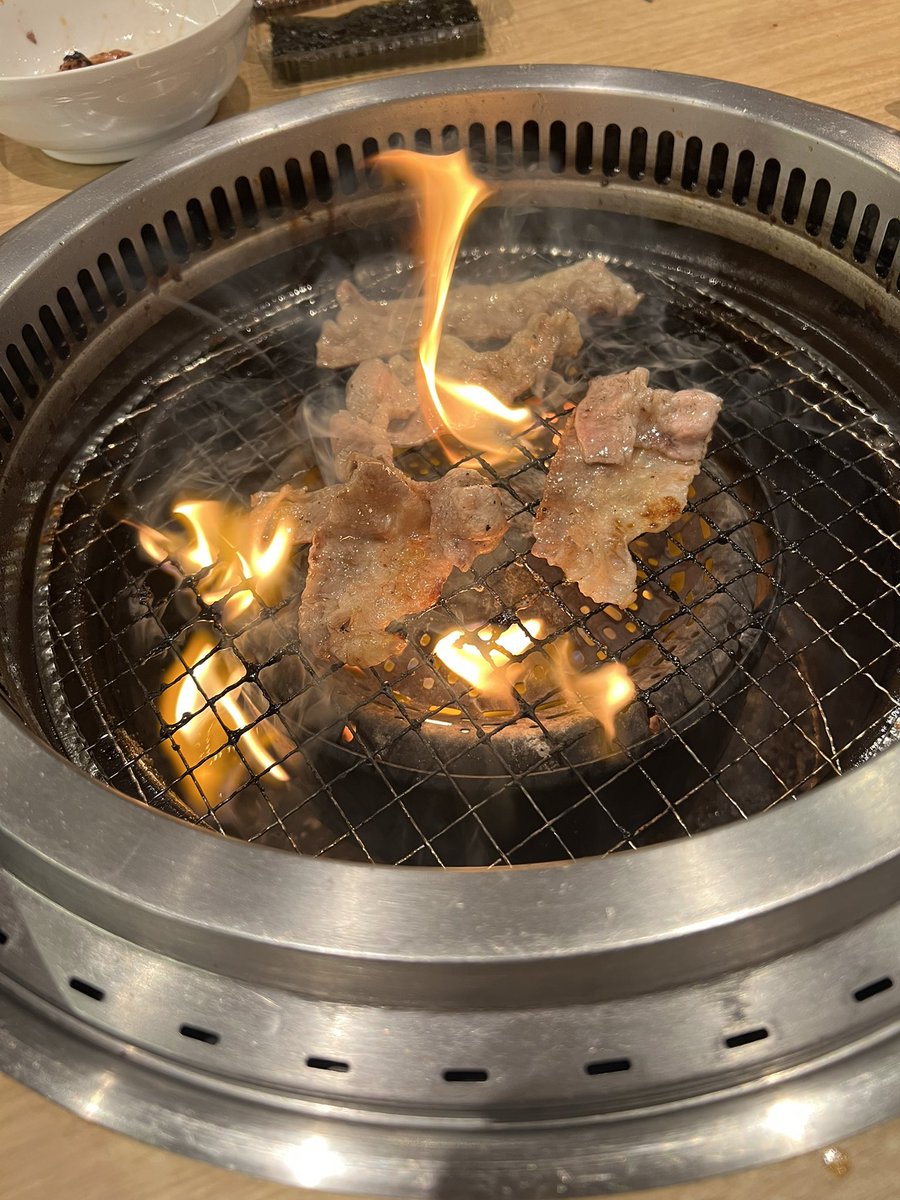 kobaaamiyan's tweet photo. 焼き肉焼いても家焼くな🥩🔥まいうー https://t.co/vcZHn4vpPa