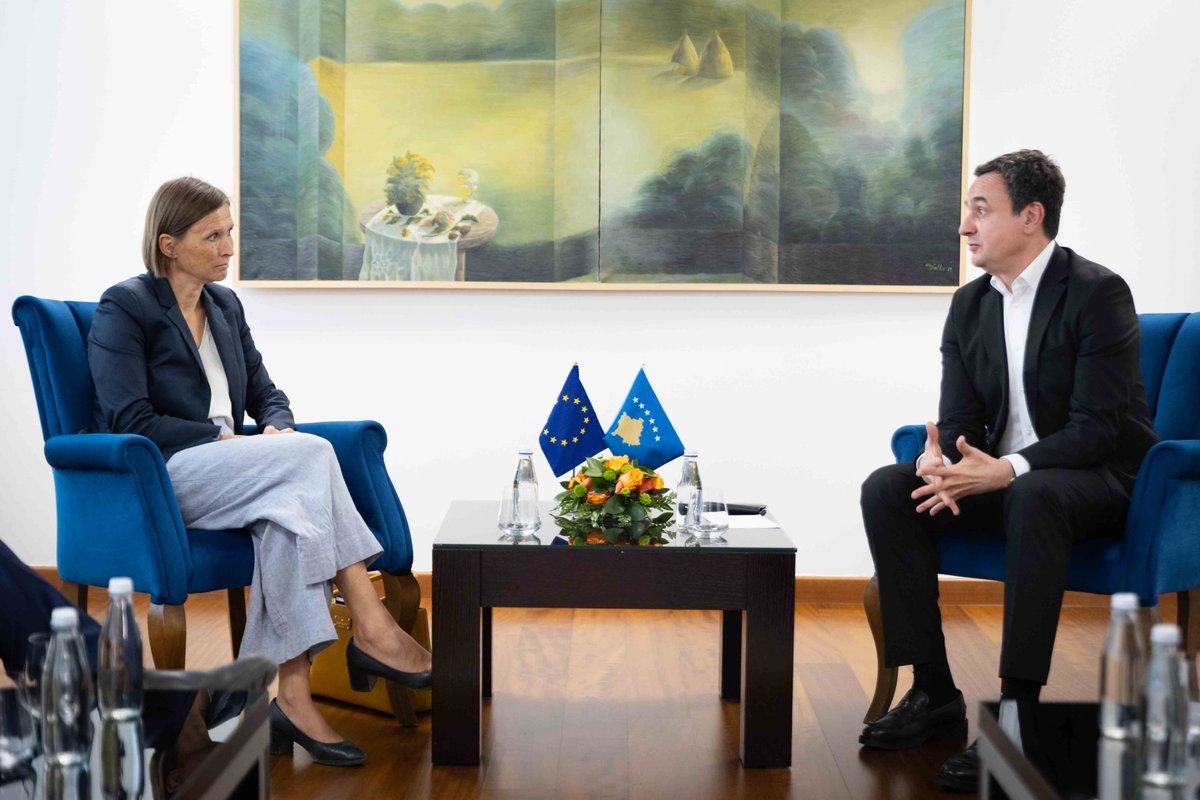 EUAmbKS's tweet photo. Bidding farewell to Caretaker PM @albinkurti, I reiterated 🇪🇺's call to form 🇽🇰 institutions, end political stalemate, advance reforms &amp; make full use of EU's #GrowthPlan for Kosovo's development as a multi-ethnic &amp; EU aspiring country.

🇪🇺is🇽🇰's strongest partner!
#EUbyYourSide https://t.co/qPPrEvydgF