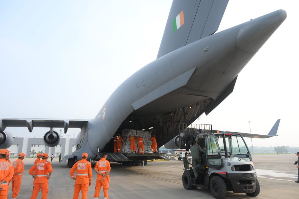 Anku5K's tweet photo. An Indian Air Force aircraft departed from Hindon Airbase in Ghaziabad for Nepal, carrying 37.5 tonnes of relief material- medicines and food packets.
This is the second consignment of relief supplies sent from India.

 India stands with Nepal 🇮🇳🤝🇳🇵
#Nepal #Nepalflood #India https://t.co/IdOrdBONUQ