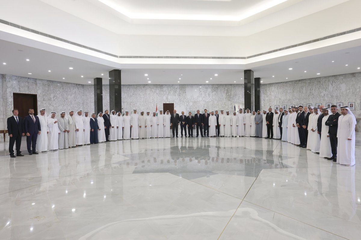 LBpresidency's tweet photo. الرئيس جوزاف عون مستقبلاً وزير التجارة الخارجية الاماراتي الدكتور ثاني بن أحمد الزيودي على رأس وفد من رجال الاعمال:
- زيارة وفد رجال الاعمال الاماراتيين للبنان رسالة امل وثقة باستقراره وبمستقبله، وتفتح آفاقاً جديدة للتعاون والاستثمار بين البلدين.
- نشكر دولة الامارات على وقوفها الدائم الى جانب لبنان وما دامت هناك إرادة ونية صادقة فلن تقف التحديات عائقًا أمامنا.
- ندعوكم الى الاستثمار في لبنان الذي يمتلك امكانات وثروة بشرية يمكن الاستفادة منها في العديد من القطاعات.

- الوزير الزيودي: وجودنا اليوم في لبنان رسالة ايجابية وخير دليل على حب الامارات للبنان وتقديرنا لكل ما قام به اللبنانيون في مسيرة التنمية الاماراتية.
