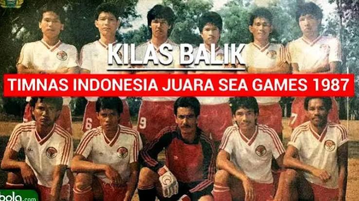 DrawEnginee7's tweet photo. @jonkabeh @Bolaplastik_x Aku lihat dari jaman pelatih Bertje Matulepewa mas 

jaman ricky yakobi , yang andalin perorangan , adjat suderajat

sampai jaman game play , dan skenario play ciamik jaman STY 

indonesia vs Jordan 4-1 , berdiri sambil mbrebes 
Korea Selatan  2-2 , benar2 nangis asli https://t.co/AUnLM1kZvg