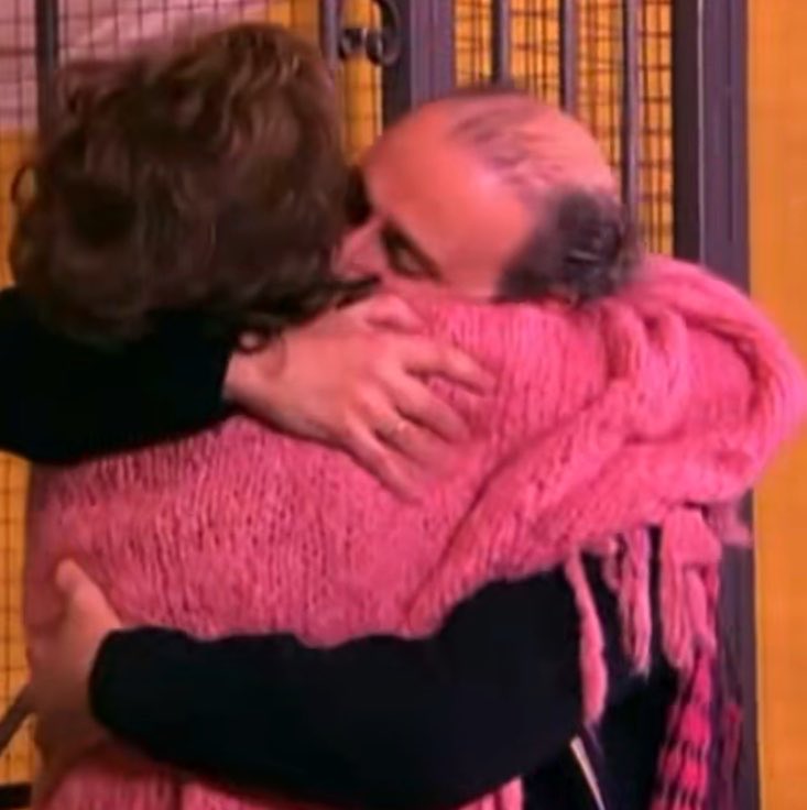 YARAM0DR1C's tweet photo. Alguien le puede decir al presidente de esta nuestra comunidad que no se puede fusionar con Isabel por mucho que lo intente? 💜 https://t.co/P2eCQt3o9z