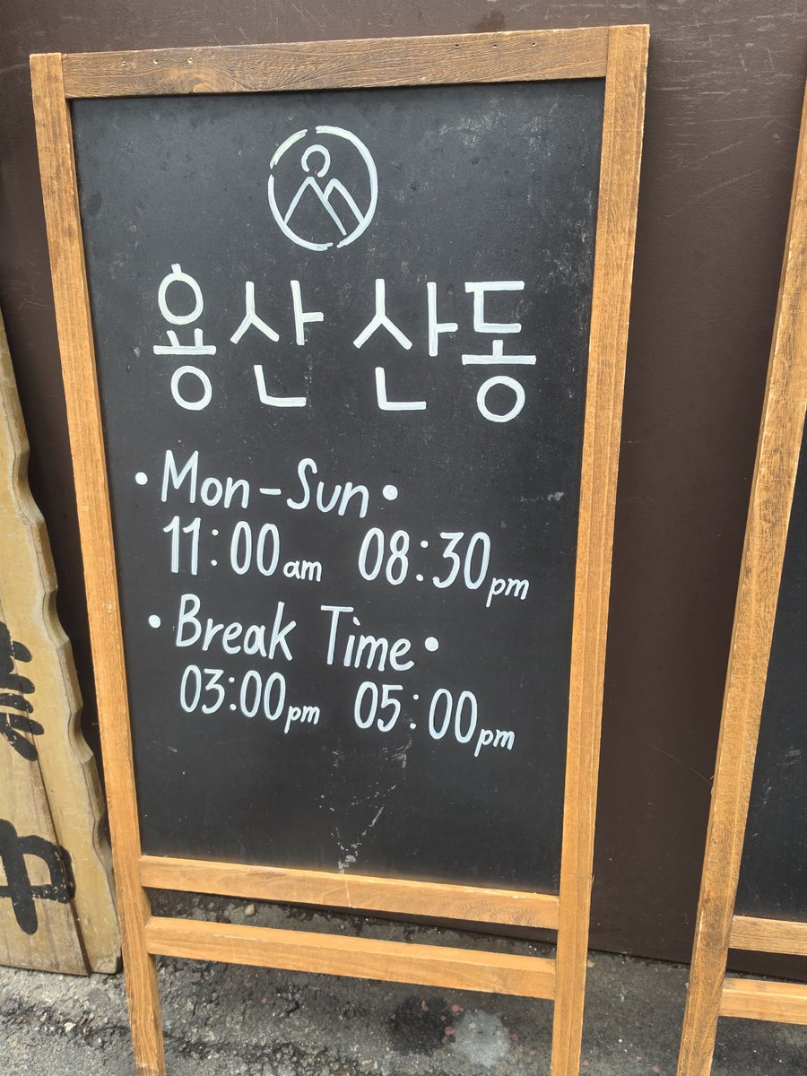 DRB_eating's tweet photo. 📍용산역, 산동

• 연어 텐동

튀김이 잘 튀겨졌다 느낌. 첫 입엔 새우 튀김이 맛있었는데 두 입엔 흠 생각보다 그닥. 오히려 김 튀김이 가장 좋았다. 입천장에 끈적하게 붙지 않고, 적절한 밥 반찬 느낌. 바 테이블로 되어 있고 깔끔한 한 끼 먹기 좋음. https://t.co/CBa3yYvW4v