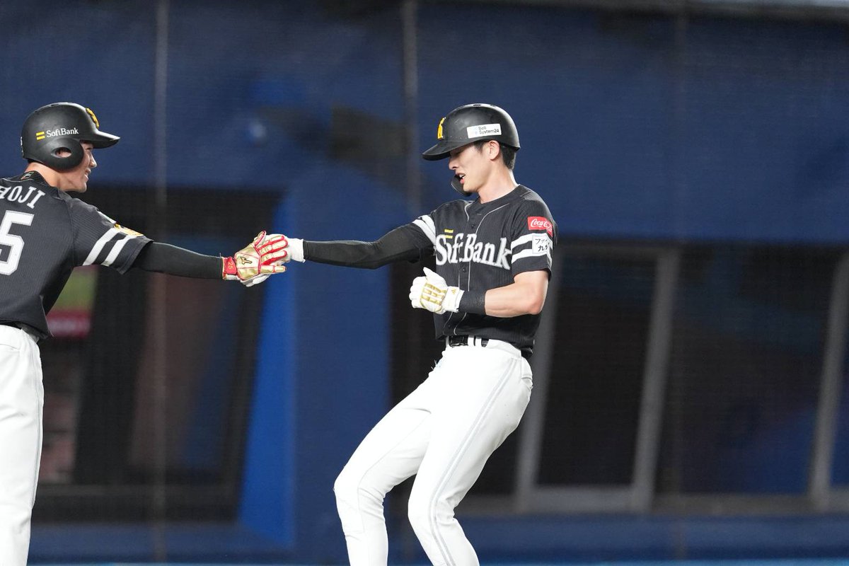 takafullc2's tweet photo. 栗原陵矢選手の適時打で2点追加！！

#sbhawks #鷹フル https://t.co/DHpW7zgRff