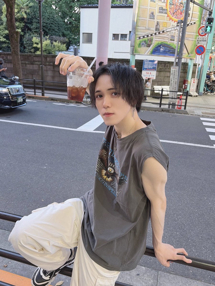 MLPR_asuka's tweet photo. 色白で腕も血管も綺麗なのが強みすぎて困る https://t.co/2CDVGejsWx
