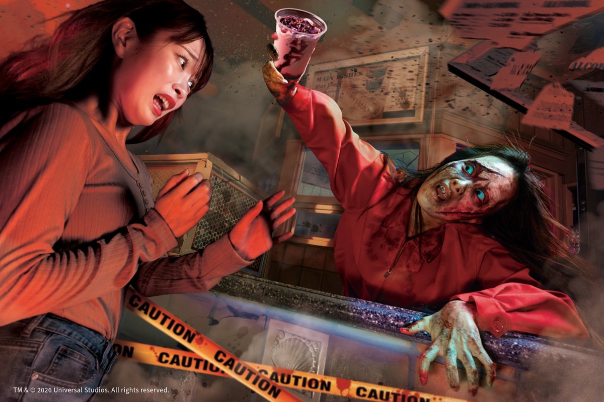 USJ_Official's tweet photo. 💥 情 報 解 禁 💥
今年はフードも最恐レベル！？

18時以降のワーフカフェでは「ゾンビバー」が初登場。
まさかのクルーも感染していて…！？

USJ ハロウィーン・ホラー・ナイト
来場前に秋の限定フードをチェックしよう👀🍽️
https://t.co/0GwfWpOMcA https://t.co/vySydxxSSW
