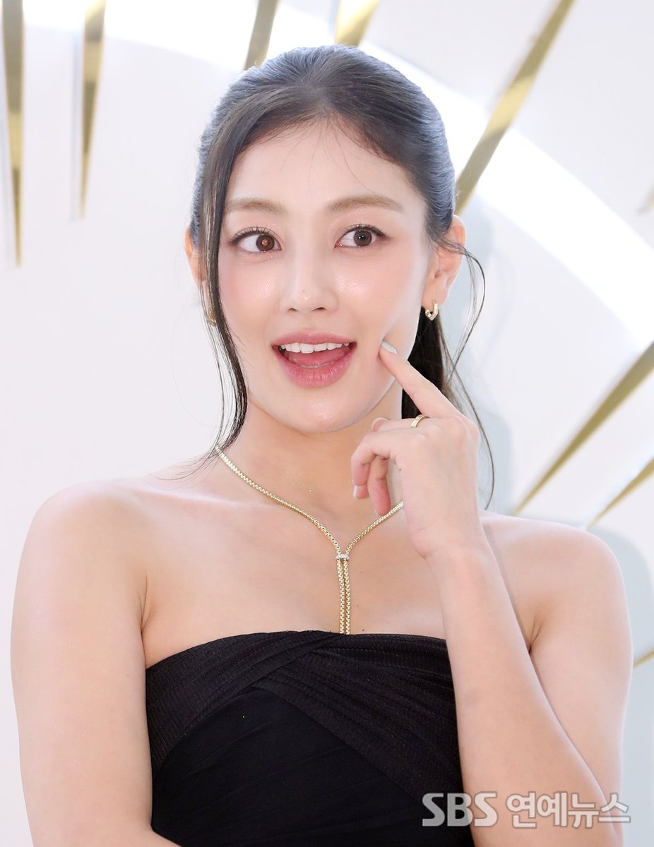 WithPJihyo's tweet photo. 270826 JIHYO at The Whoo event in Seoul

☺️🧡

JIHYO FOR THE WHOO
#지효 #JIHYO #ジヒョ #THEWHOO https://t.co/bE0hCwJEzV