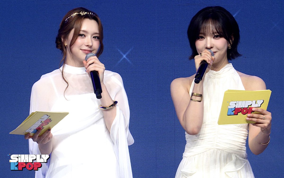 fifipopbase's tweet photo. Simply K-Pop announces Chanelle Moon and Moon Sua as special MCs for this week and next week. https://t.co/yzIvMKp2Oo