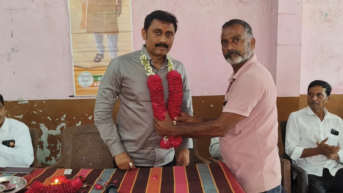 mlachaitanya's tweet photo. આ પ્રસંગે બહેનોના નિઃસ્વાર્થ સ્નેહ, આશીર્વાદ અને આત્મીયતાએ આ પવિત્ર પર્વની ખુશીને અનેકગણી વધારી દીધી. રક્ષાસૂત્ર માત્ર એક દોરો નથી, પરંતુ વિશ્વાસ, લાગણી, જવાબદારી અને અતૂટ સંબંધનું પ્રતીક છે. https://t.co/nmpMSwfn70