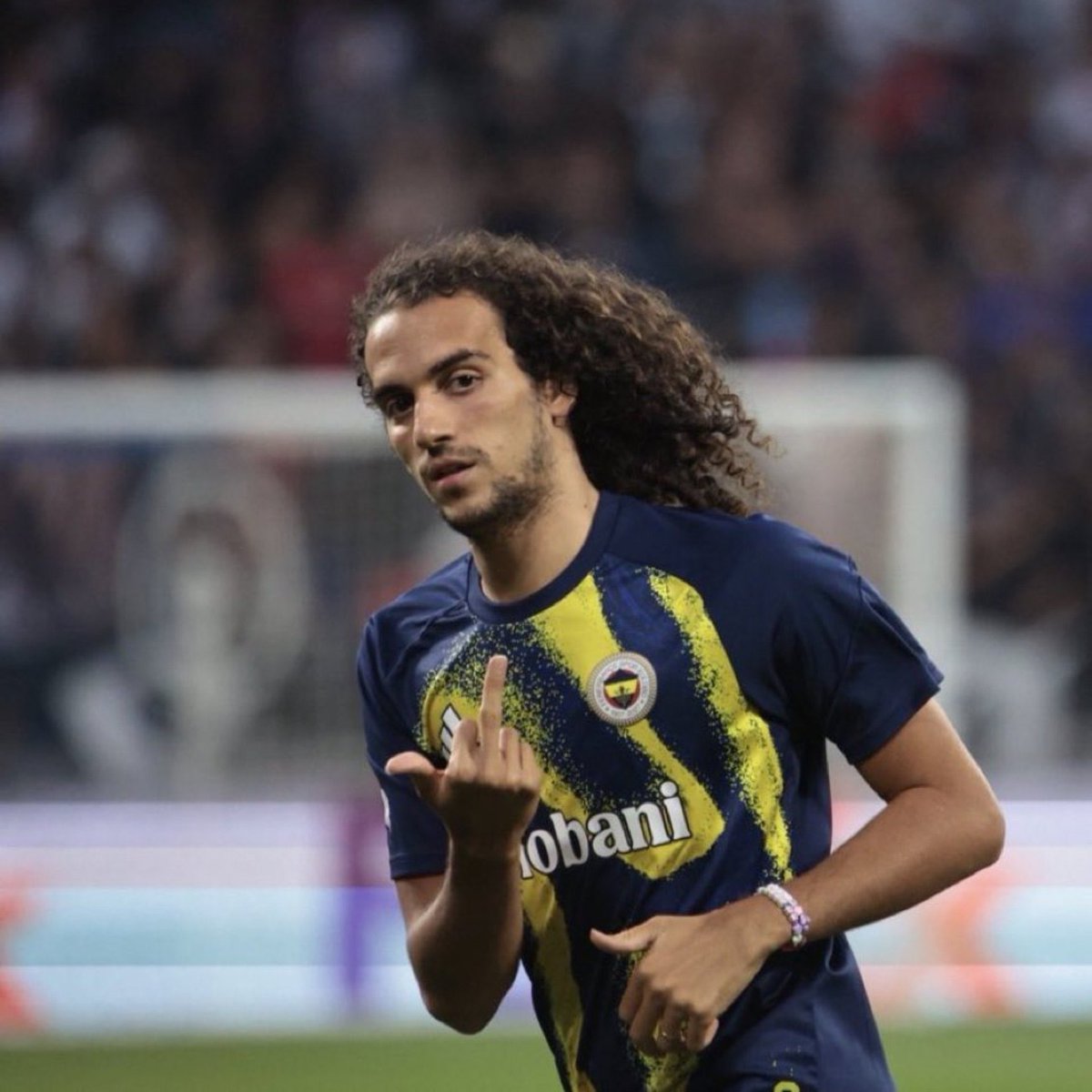 GalaAslaniGS's tweet photo. 🚨 Lyon - Fenerbahçe maçında yaşanan olaylar sebebiyle UEFA soruşturma başlattı. Taraftarları tahrik edip kavga çıkaran Guendouzi'nin turnuvadan men edilmesi bekleniyor. Fenerbahçe'yede 5 milyon Euro para cezası verilmesi bekleniyor. https://t.co/Jc6UvY5qrw