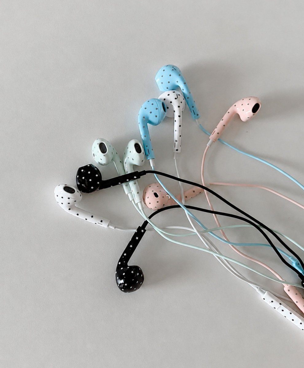 imjstayounggirl's tweet photo. edisi earphone kabel lagi, tapi kali ini bermotif polkadot woy‼️😭

sini merapat yang naksir banget sama earphone polkadot begini! 😍☝🏻 https://t.co/SWT3RnYngP