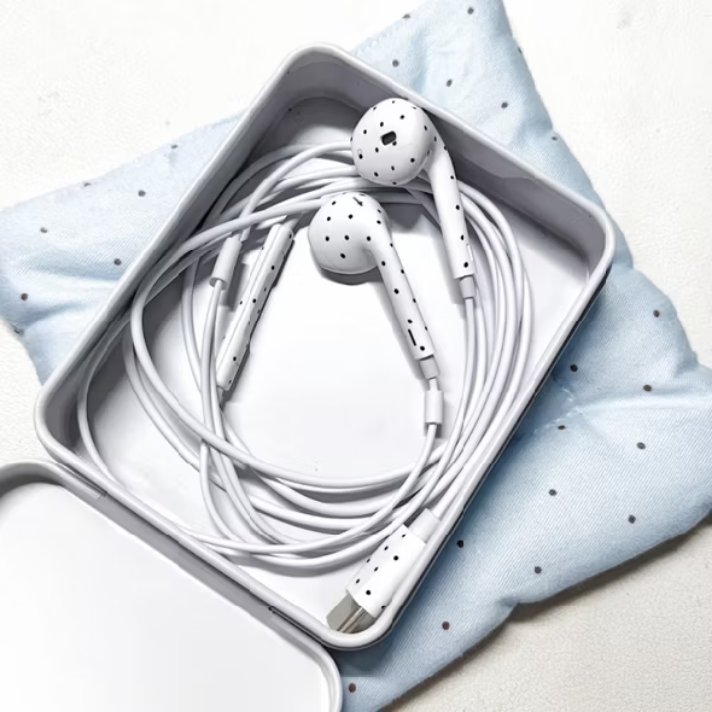 imjstayounggirl's tweet photo. edisi earphone kabel lagi, tapi kali ini bermotif polkadot woy‼️😭

sini merapat yang naksir banget sama earphone polkadot begini! 😍☝🏻 https://t.co/SWT3RnYngP