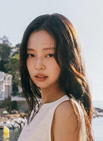 AboutMusicYT's tweet photo. Jennie will officially release Fallen Angel tomorrow! https://t.co/REUKzLLwVp
