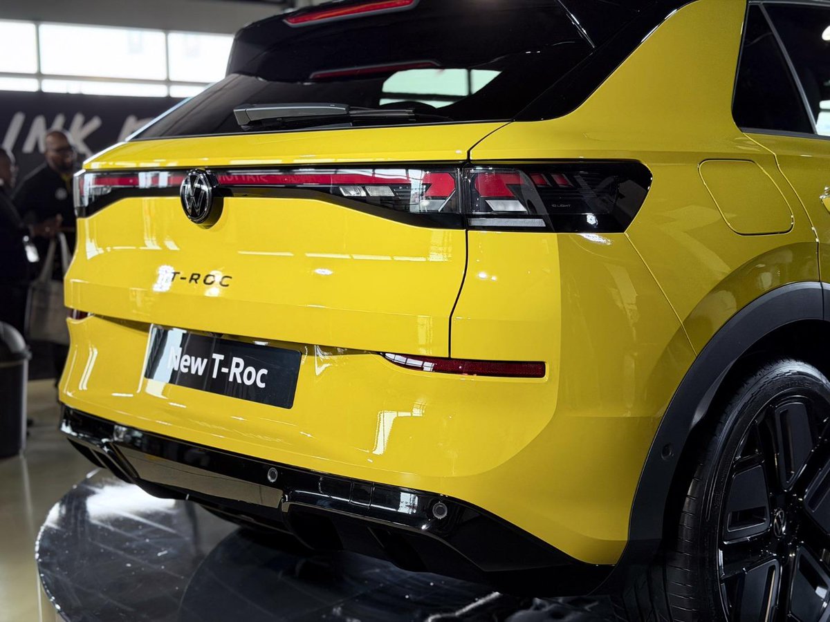 AutoTraderSA's tweet photo. Volkswagen's reimagined T-Roc breaks ground at this year's Festival of Motoring, revealing its new look, equipment, and aggressive pricing. Find out more here!
https://t.co/h2zMRkkHfV
#VWTRoc #FoM2026
@VolkswagenSA https://t.co/8DcLcYIMJs