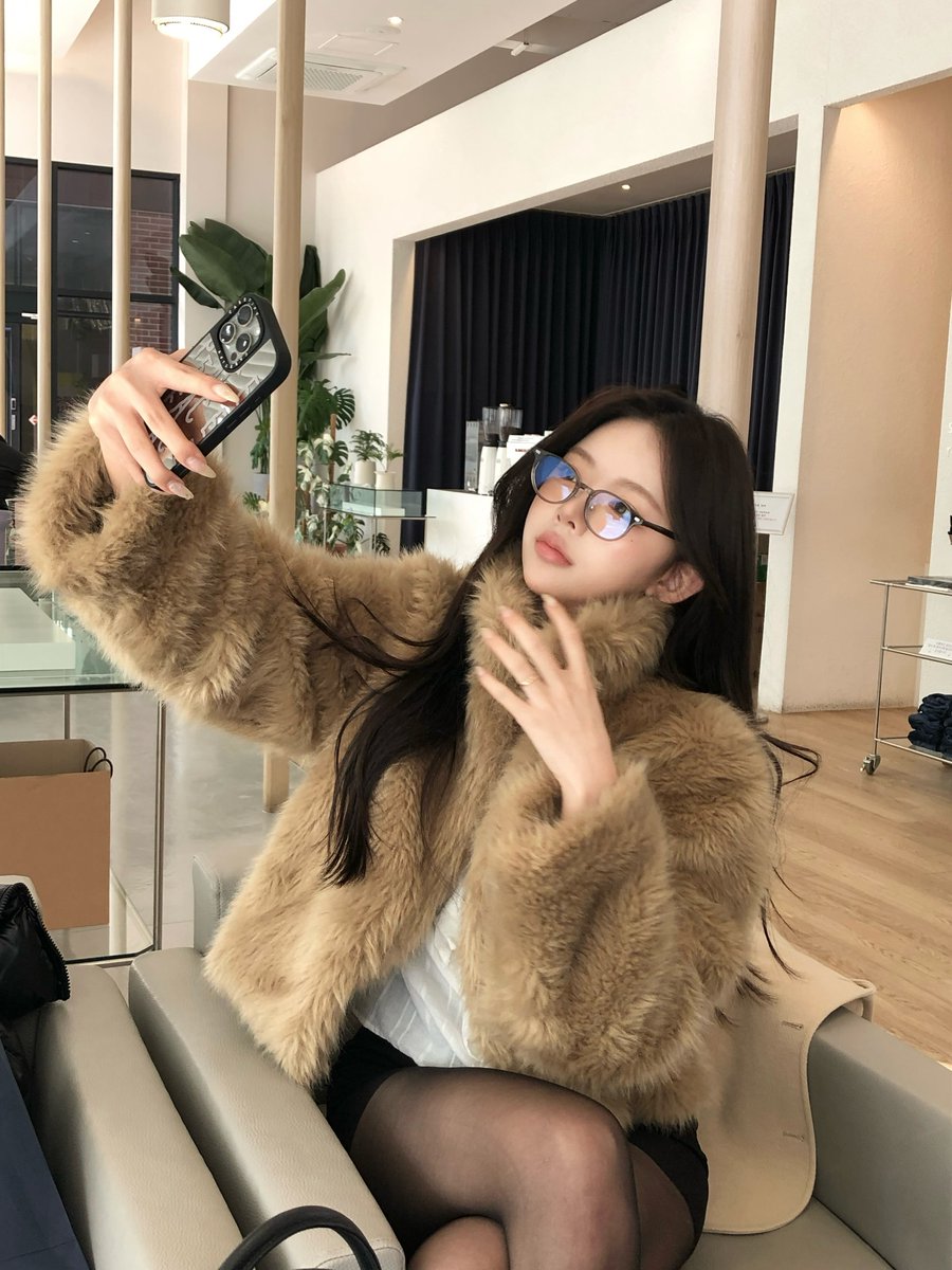 chaechae14_'s tweet photo. Armance draped blouse 𓂃 ୨୧ https://t.co/NbSV8j0dXp