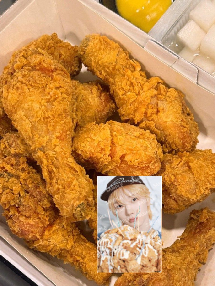 inth3tr4p's tweet photo. 치킨케이크 아 ㅜㅜ
ㅅ나솔직히 포카 탐남..............
사유: 치킨먹을때 이렇게 인증샷 찍고싶음 https://t.co/GfoiTdyAnG