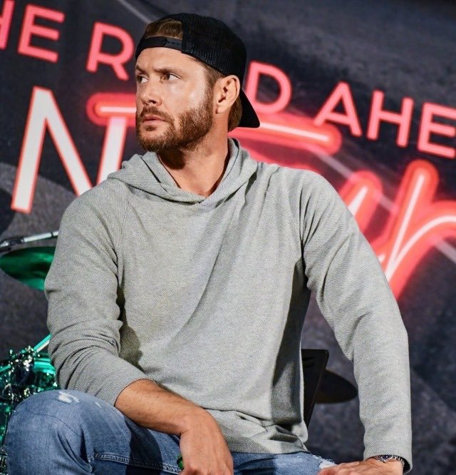 holywaterdean's tweet photo. Jensen + backwards hat appreciation post ⁠♡ https://t.co/X4ByttmABJ