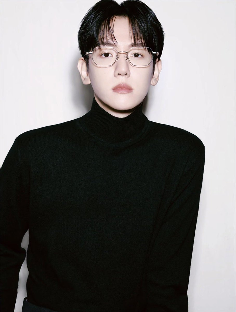 mintboxian's tweet photo. BAEKHYUN LOOK SO FINE HERE.... 🖤🖤🖤🖤

THANK YOU HFP 😭 https://t.co/4ssmEiBQAs