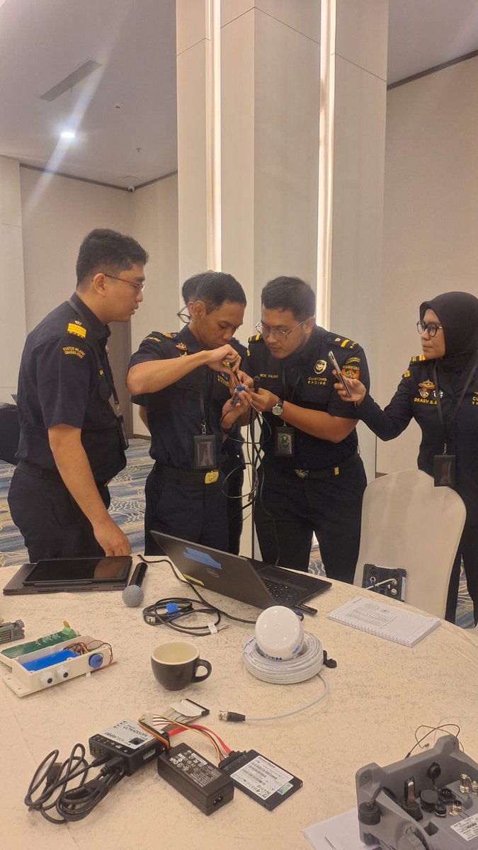 UNODC_BMB's tweet photo. From 26–28 August in Batam 🇮🇩 , @UNODC_BMB, with the support of 🇯🇵  @JapanMissionVie is delivering Maritime Digital Evidence Training for four 🇮🇩 maritime law enforcement agencies, enhancing practical capabilities in handling digital evidence for maritime crime investigations. https://t.co/rWsuQWHx3c