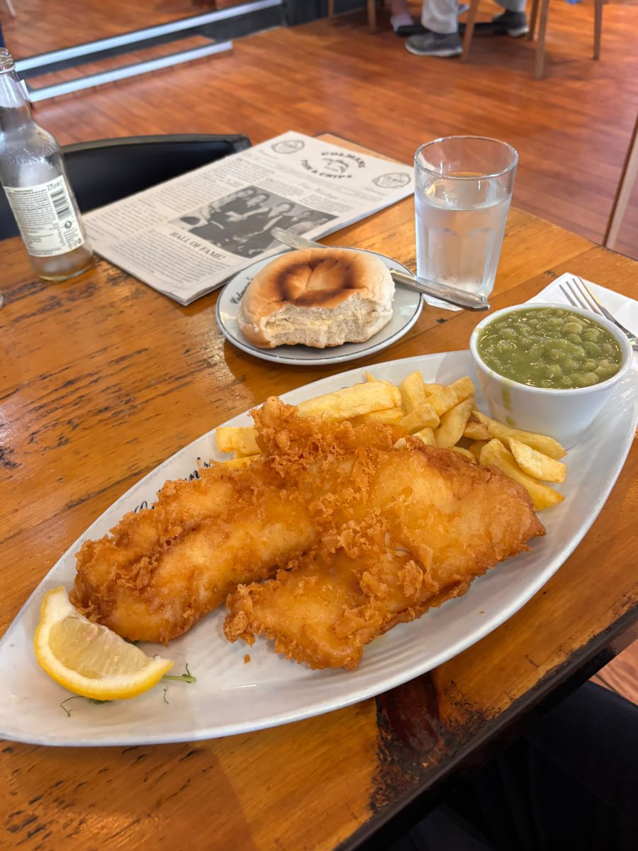 Tilly5001's tweet photo. Visited South Shields yesterday for the first time and surprised at such a quiet beach during school holidays. Great view of Tynemouth Castle from a walk on the sands and great fish and chips at Colmans. #seaside #fishandchips
#SouthShields https://t.co/NSZEkzzJeb