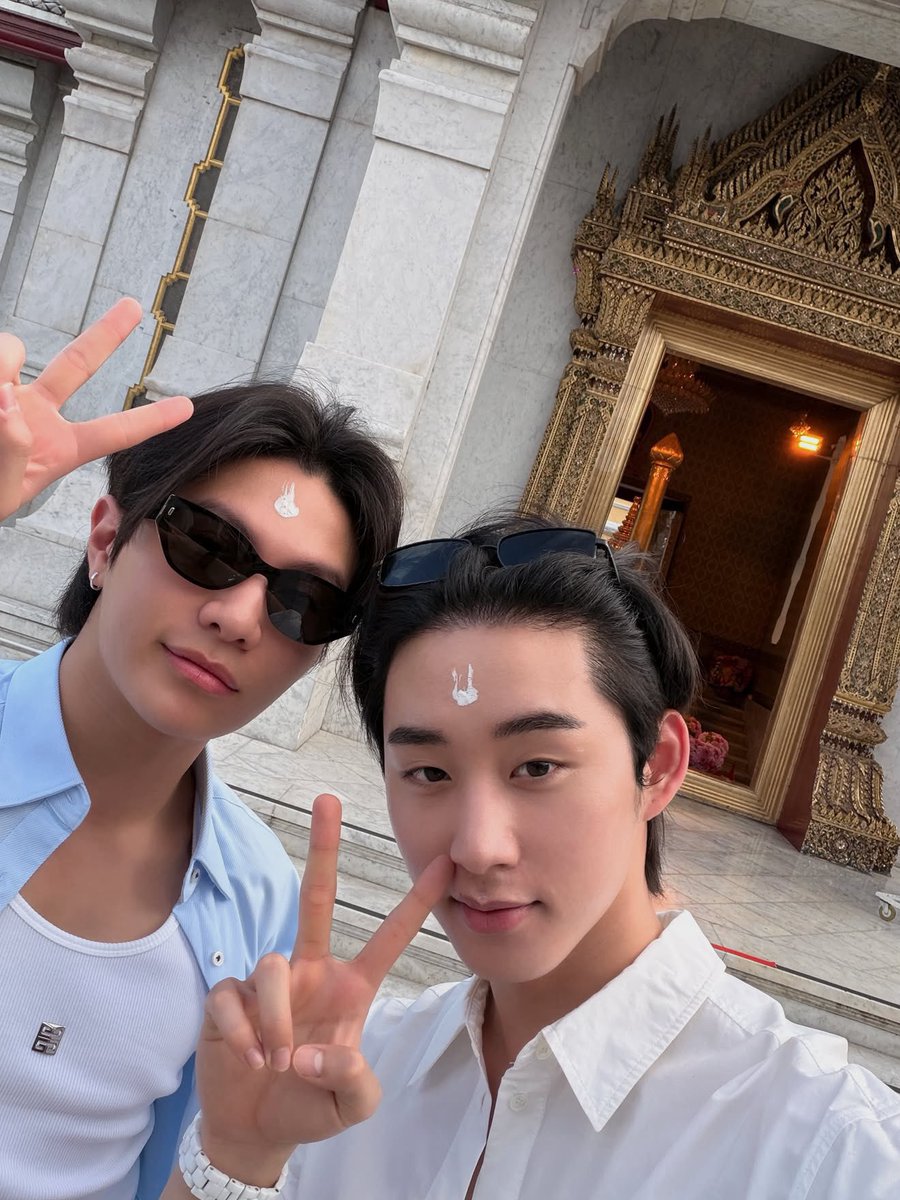 laoong_namm's tweet photo. แวบแรกนะ คนนอกด้อมคิดแน่ว่าวิลเลี่ยมเอสมาเจิมมงคลแต่งงาน 5555555

#WilliamEst https://t.co/6fF6waReTb