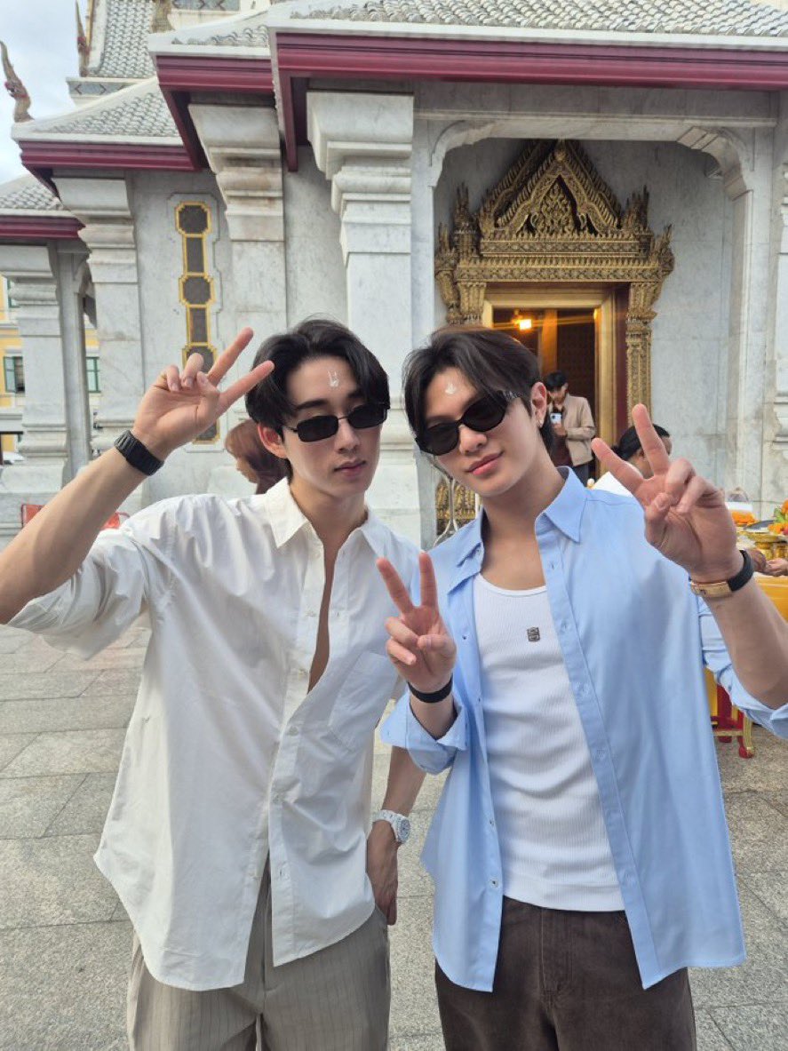 laoong_namm's tweet photo. แวบแรกนะ คนนอกด้อมคิดแน่ว่าวิลเลี่ยมเอสมาเจิมมงคลแต่งงาน 5555555

#WilliamEst https://t.co/6fF6waReTb