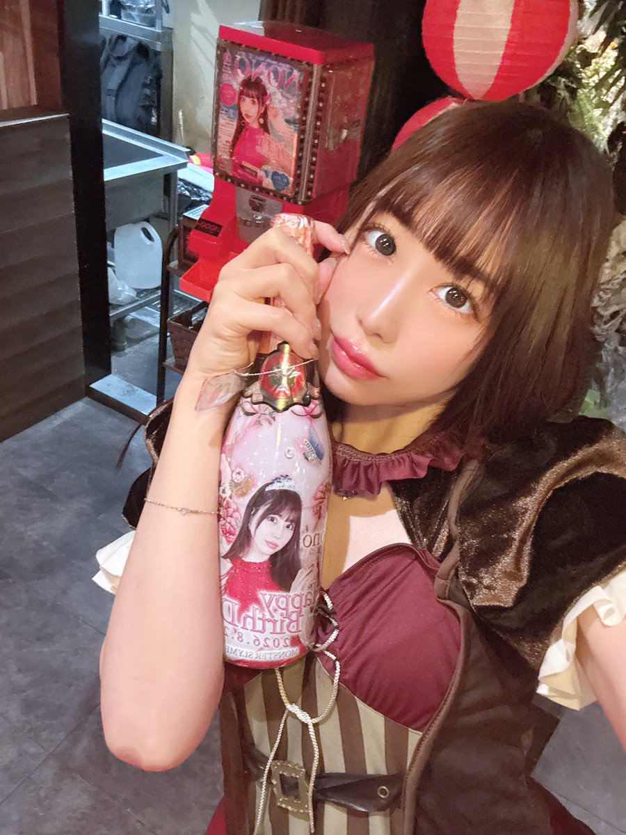 nosurano's tweet photo. 今日もいます！
今日はののイベ前最後の出勤！
イベントドキドキだけど
オリシャンが店内に飾られると思うと嬉しいな〜💓 https://t.co/M6o4A5NT5W