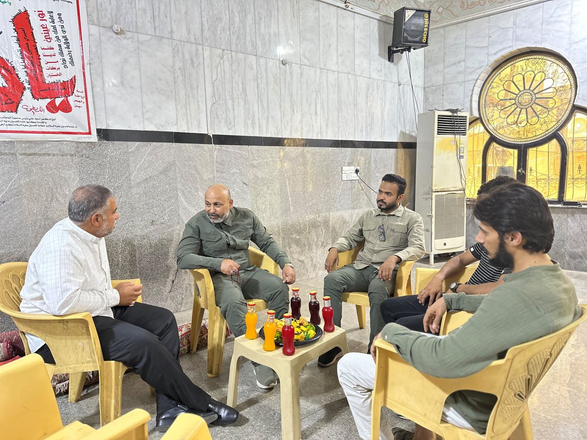 Hashd43's tweet photo. قام لواء ٤٣ تشكيل سبع الدجيل بتكريم خَدَمة موكب وحسينية "السادة الحلو" في كربلاء المقدسة، تثميناً لجهودهم المباركة ودورهم المعطاء في استقبال وضيافة مجاهدي اللواء خلال واجب حماية وتأمين مراسم تشييع السيد الولـ ـي عـلي خـ ـامنئـ،ـيـ (رضوان الله تعالى عليه) في العراق . https://t.co/sBfjgHCC3A