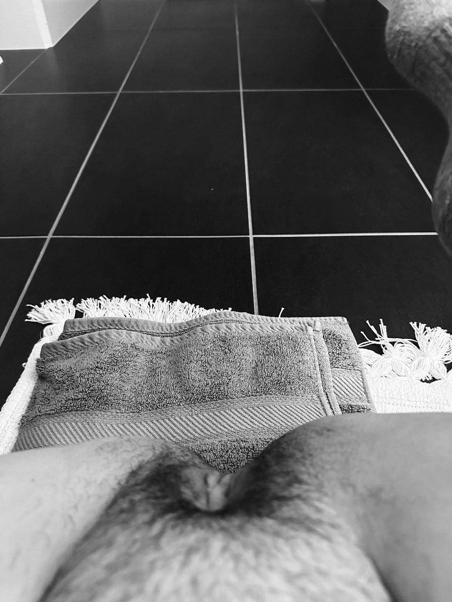Clmenceq0d's tweet photo. À quatre pattes devant moi pour me la dévorer ? #JeudiPussy https://t.co/hE7QM7ngvH