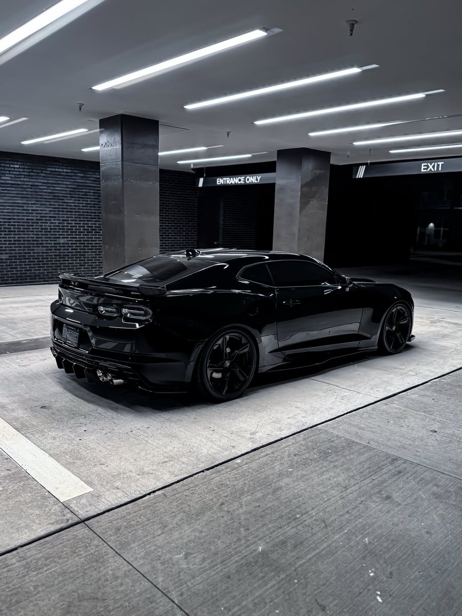 competitionreal's tweet photo. Camaro 🖤 https://t.co/aoGdM6wAs4